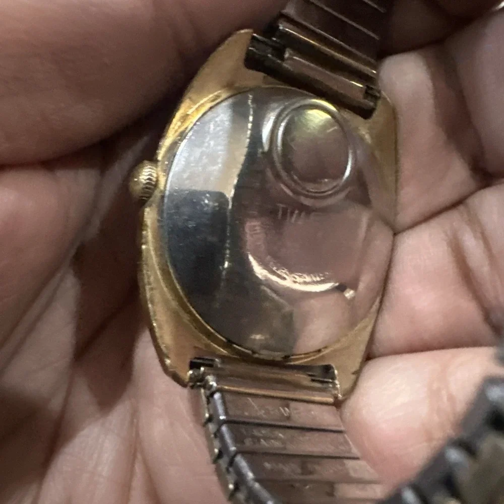Working Vintage Timex Electic Mens Watch 34mm Quartz New Battery Gold Tone 7.5in